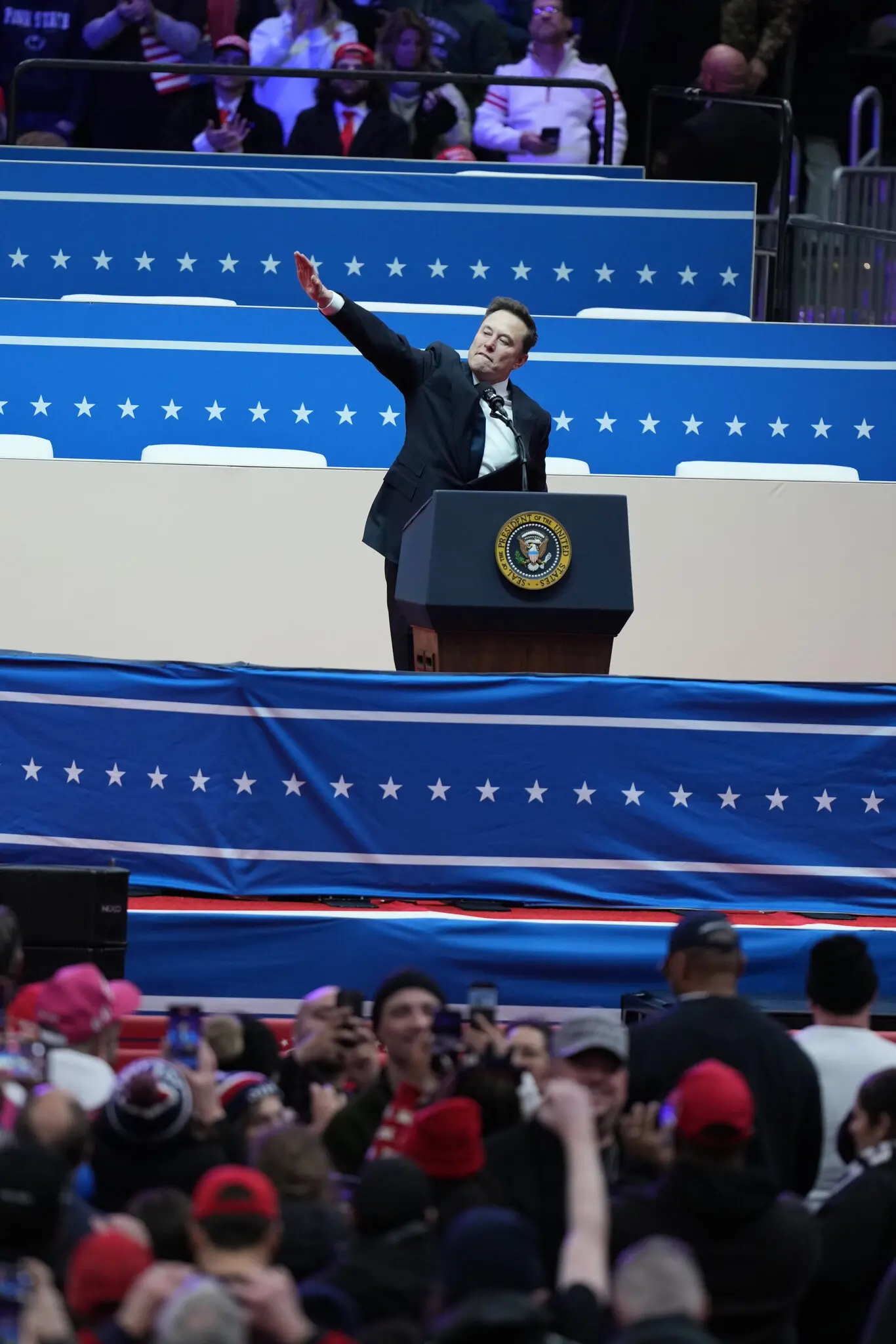 Що означав жест Ілона Маска: помилка чи провокація?